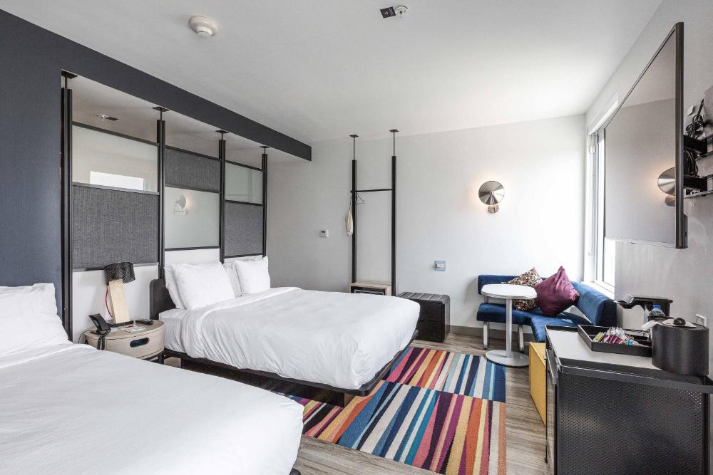Guest room, 2 Queen interior